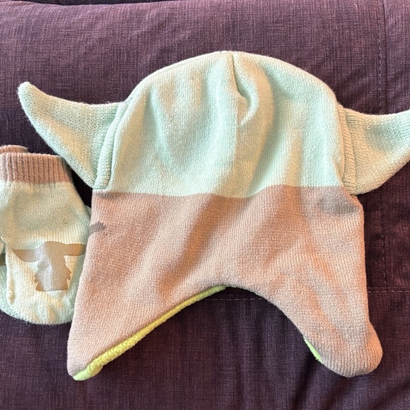 Baby Yoda/Grogu Kids Hat & Mittens Set - Never Worn - One Size Fits Most - Picture 2 of 4